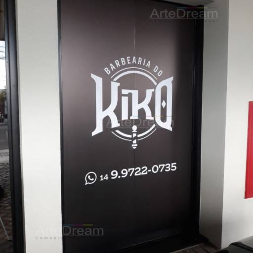 Adesivo em portas e blindex:  jateado, chapado, perfurado e cores em Bauru por ArteDream Comunicação Visual