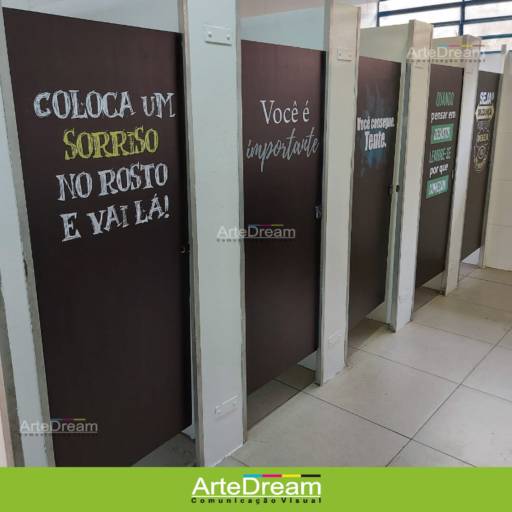 Adesivo em portas e blindex:  jateado, chapado, perfurado e cores em Bauru por ArteDream Comunicação Visual