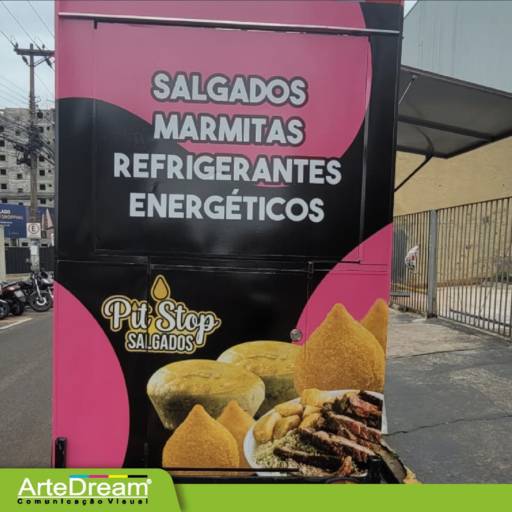 Envelopamento de trailer ou barraca em Bauru por ArteDream Comunicação Visual
