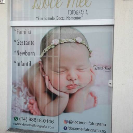 Adesivo de vitrine: recorte, jateado, chapado e perfurado em Bauru por ArteDream Comunicação Visual