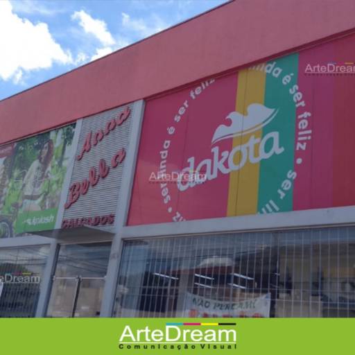 Adesivo de vitrine: recorte, jateado, chapado e perfurado em Bauru por ArteDream Comunicação Visual