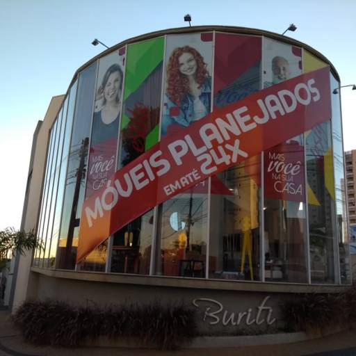 Adesivo de vitrine: recorte, jateado, chapado e perfurado em Bauru por ArteDream Comunicação Visual