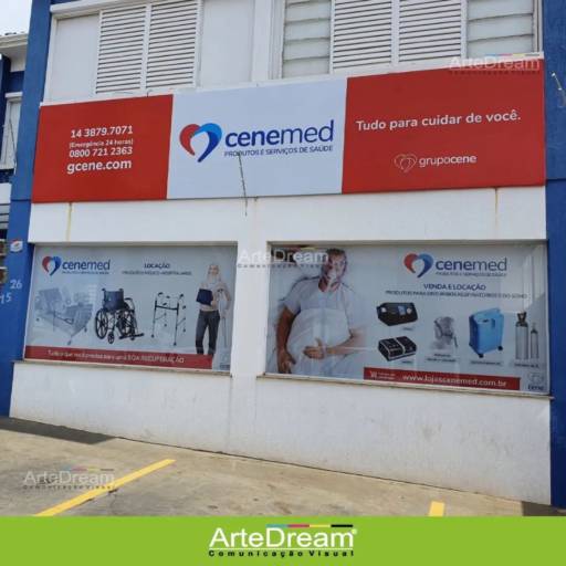 Adesivo de vitrine: recorte, jateado, chapado e perfurado em Bauru por ArteDream Comunicação Visual