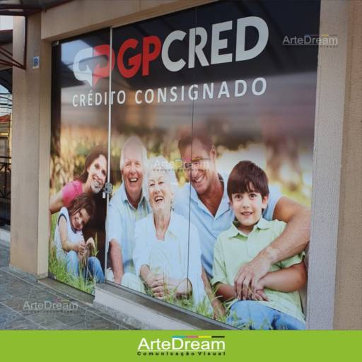 Adesivo de vitrine: recorte, jateado, chapado e perfurado em Bauru por ArteDream Comunicação Visual