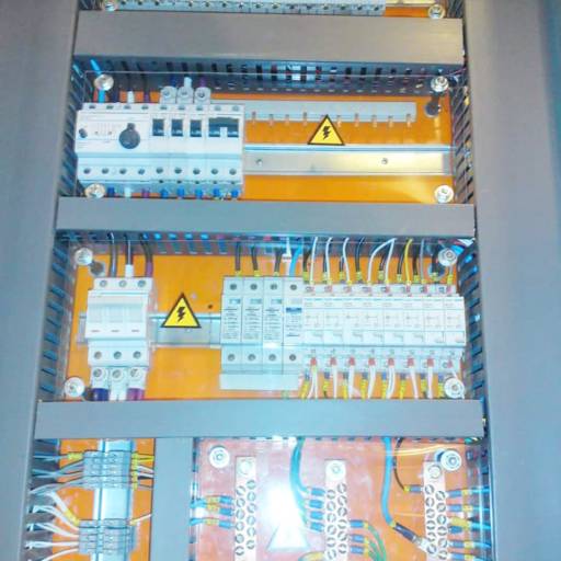 Comprar o produto de Instalação Elétrica em Instalação Elétrica pela empresa Marido de aluguel Marcio Kamiza em Botucatu, SP por Solutudo