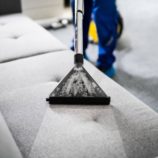 Limpeza de sofá por Gil Higienização