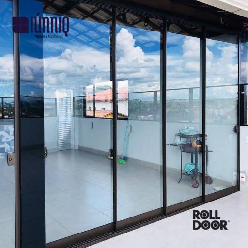 Comprar o produto de Portas e janelas Roll Door em Vidraçarias pela empresa Iúnniq Vidros e Alumínios em Vitória de Santo Antão, PE por Solutudo