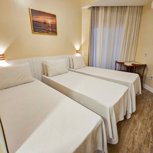 Comprar o produto de Apartamento Triplo Standard em Quartos de hotéis pela empresa Jatobá Praia Hotel em Aracaju, SE por Solutudo