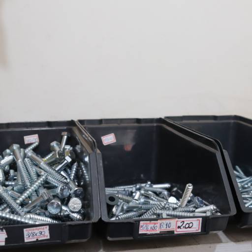 Pregos e Parafusos  por Graia - Prestadora de Serviços