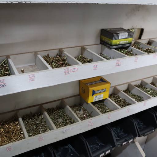 Pregos e Parafusos  por Graia - Prestadora de Serviços