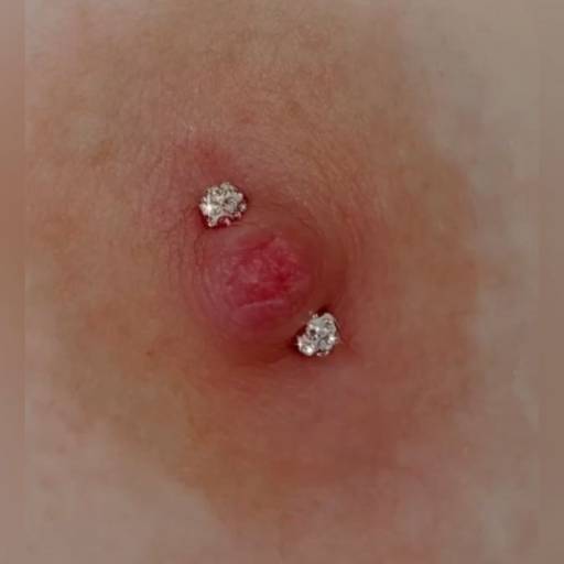 Piercing no mamilo por Dermokob - Procedimentos e Produtos para Micropigmentação