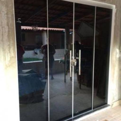 Vidros temperados por Cristal glass