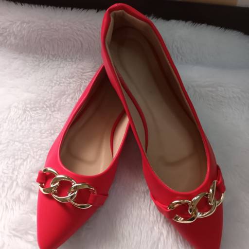 Sapatilha vermelha - Bico fino detalhe em dourado  por Jessica Yanca sapatilhas