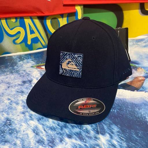 Boné Quilksilver original - Preto  por Vivendo Surf Shop