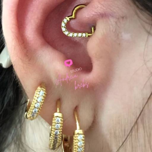Piercing de orelha  por Andreia Krebs - Body Piercer 