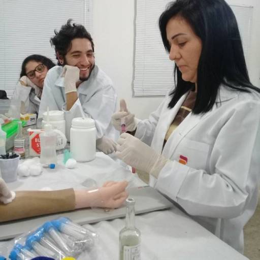 CURSO DE AUXILIAR DE LABORATÓRIO DE ANÁLISES CLÍNICAS por Projeta Cursos Profissionalizantes 