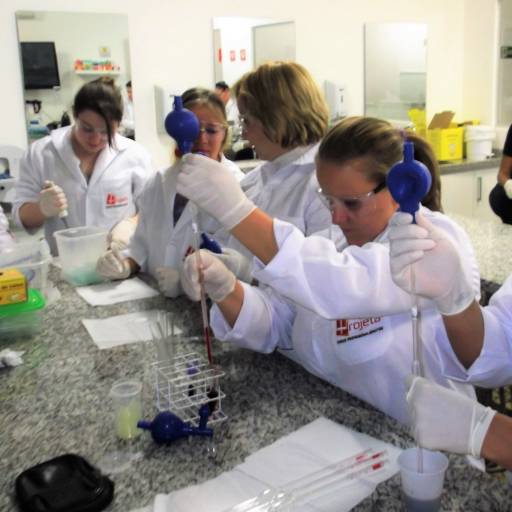 CURSO DE AUXILIAR DE LABORATÓRIO DE ANÁLISES CLÍNICAS por Projeta Cursos Profissionalizantes 