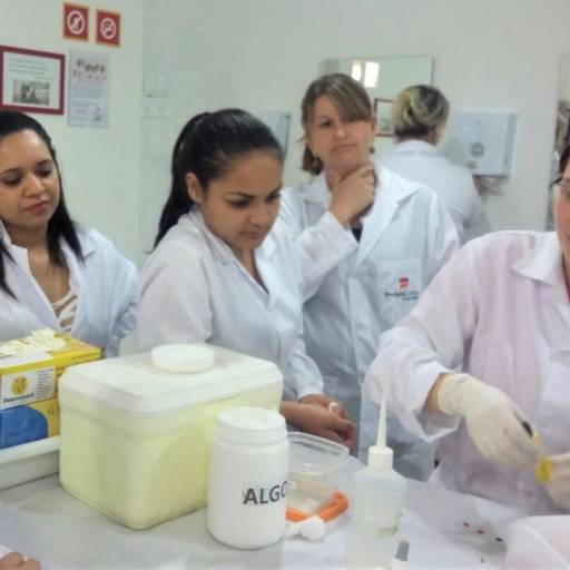 CURSO DE AUXILIAR DE LABORATÓRIO DE ANÁLISES CLÍNICAS por Projeta Cursos Profissionalizantes 