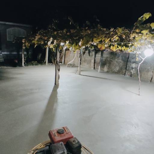 Concretagem com máquina por BT Polimento de Pisos Industriais Concretagem com máquina por BT Polimento de Pisos Industriais