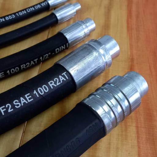 Montagem de mangueiras para sistemas hidráulicos de baixa, media, alta pressão em Rio do Sul, SC por Zanin Mangueiras e Conexões Hidráulicas