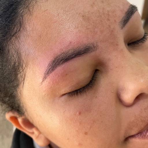 Design de sobrancelhas por Paola Garcia - Massoterapia e Estética Facial Design de sobrancelhas por Paola Garcia - Massoterapia e Estética Facial