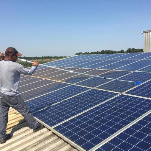 Comprar o produto de Limpeza de Placa Solar em Energia Solar pela empresa LF Segurança Eletrônica e Energia Solar em Lençóis Paulista, SP por Solutudo