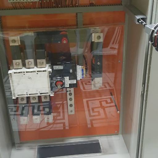 Fabricação de painéis elétricos