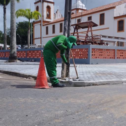 Execução de varrição de vias públicas e praças por Ramac Empreendimentos