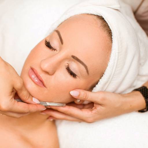 Dermaplaning em Bauru por Caroline Paiva Estética