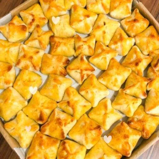 Salgado assado de Trouxinha de frango ou formato de pastelzinho em Bauru por Tia Lú Salgadaria