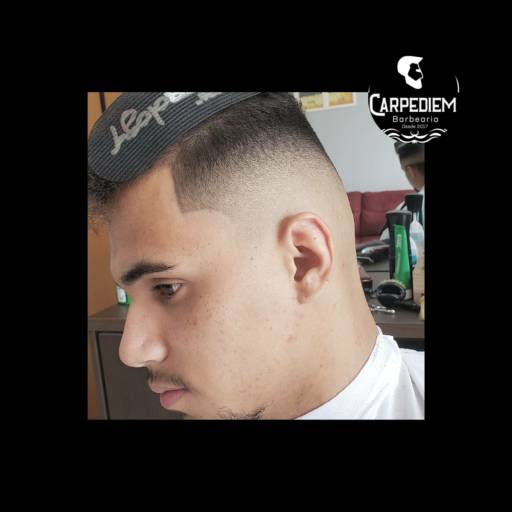 Corte de cabelo masculino  por Barbearia Carpediem