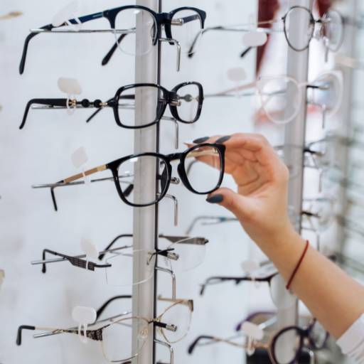 Óculos de grau feminino por CENTEROPTICA