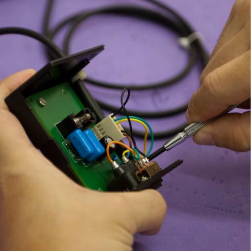 Fechadura eletrônica magnética com central automatizada por Eletro-Mav