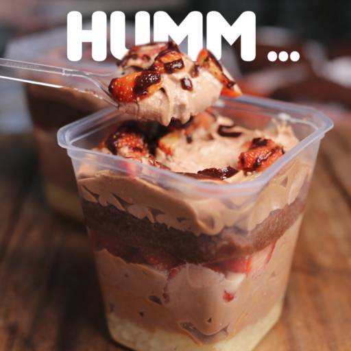 Bolo no pote por Adorela Panificadora e Confeitaria