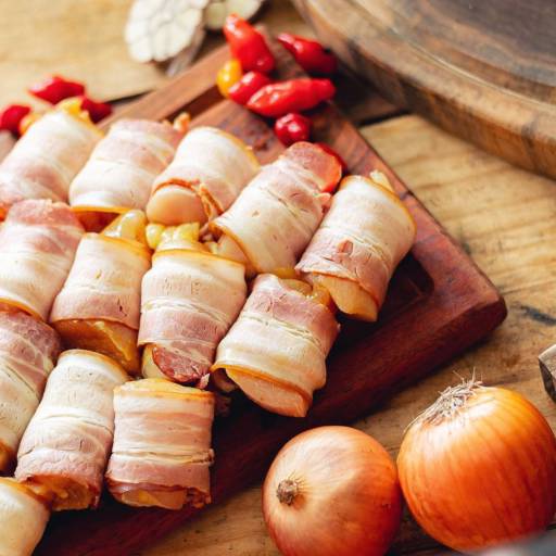 Comprar o produto de Espetinho de frango com bacon em Frango pela empresa Casa de Carnes União em Mineiros, GO por Solutudo