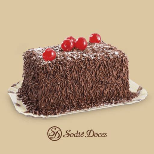 Bolo de Coco com cobertura de Brigadeiro