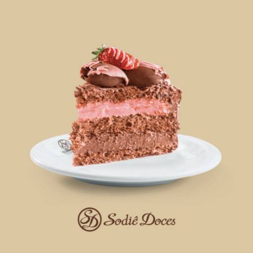 Bolo de Chocolate recheado com Chocolate meio amargo por Sodiê Doces