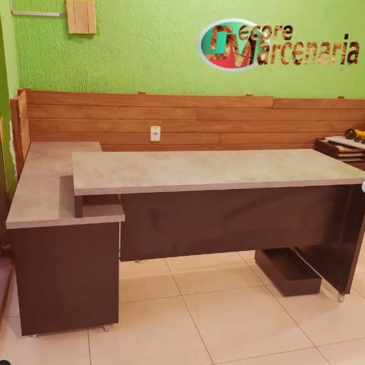 Móveis planejados para Escritórios  por Decore Marcenaria