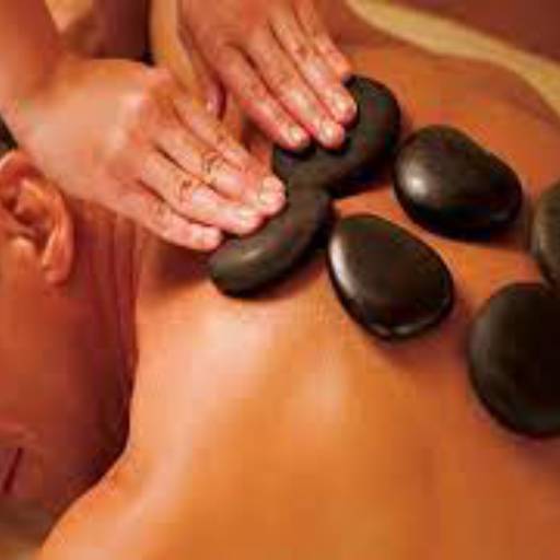 Comprar o produto de Massagem com Pedras Quentes em Massagem pela empresa SPA Floratta - Angela Santos | Massoterapeuta em Aracaju, SE por Solutudo