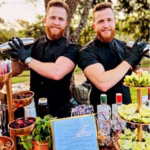 Bartenders em Divinópolis por Gêmeos Drinks Bartenders Bartenders em Divinópolis por Gêmeos Drinks Bartenders