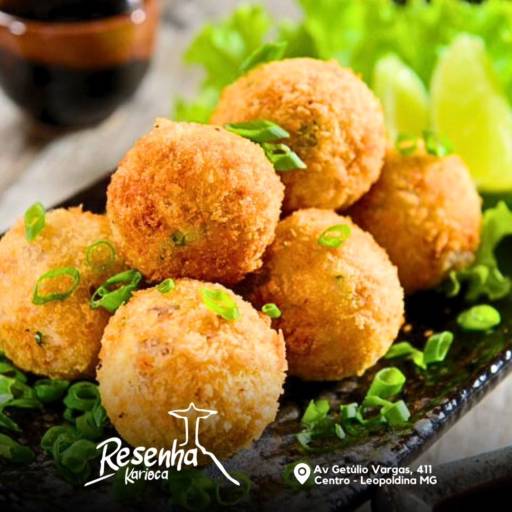 Experimente nosso delicioso Bolinho de Mandioca com Recheio de Tilápia.