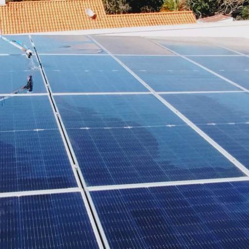 Limpeza de Placa Solar por SGA Inovation Soluções Energéticas