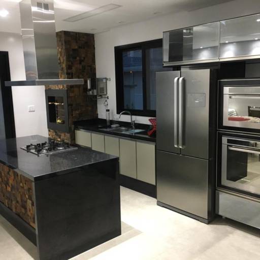 Cozinha Completa planjeada em alumínio por Infinity Decor Móveis Planejados em Alumínio