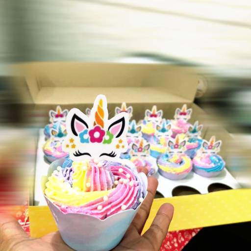 Comprar o produto de Cupcakes de Unicórnio em Bauru em Cupcake pela empresa Viviane e Franci Confeitaria e Festas Criativas em Bauru, SP por Solutudo