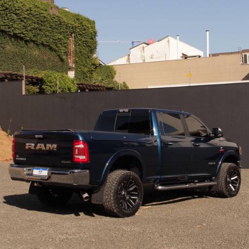 Dodge Ram 2500 Laramie 6.7 365cv por M7 Exclusive 