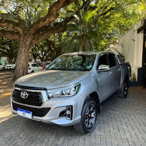 Toyota Hilux SRX 2.8 Turbo 4x4 Diesel 177cv