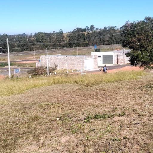 Roçagem de terreno em Botucatu