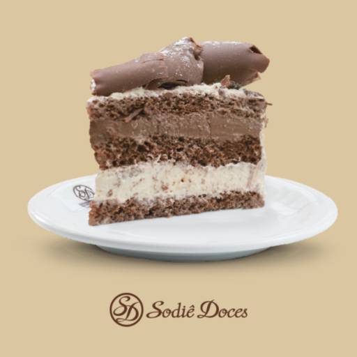 Bolo de chocolate trufado  por Sodiê Doces