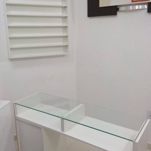 Mesa para manicure com prateleiras  por M.1 Móveis Planejados