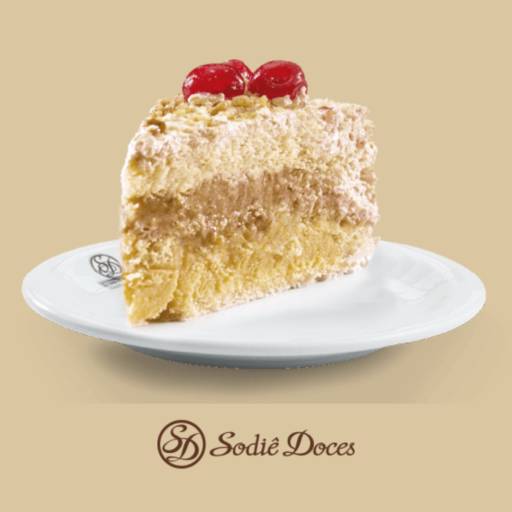 Bolo de Baba de Moça com Nozes  por Sodiê Doces